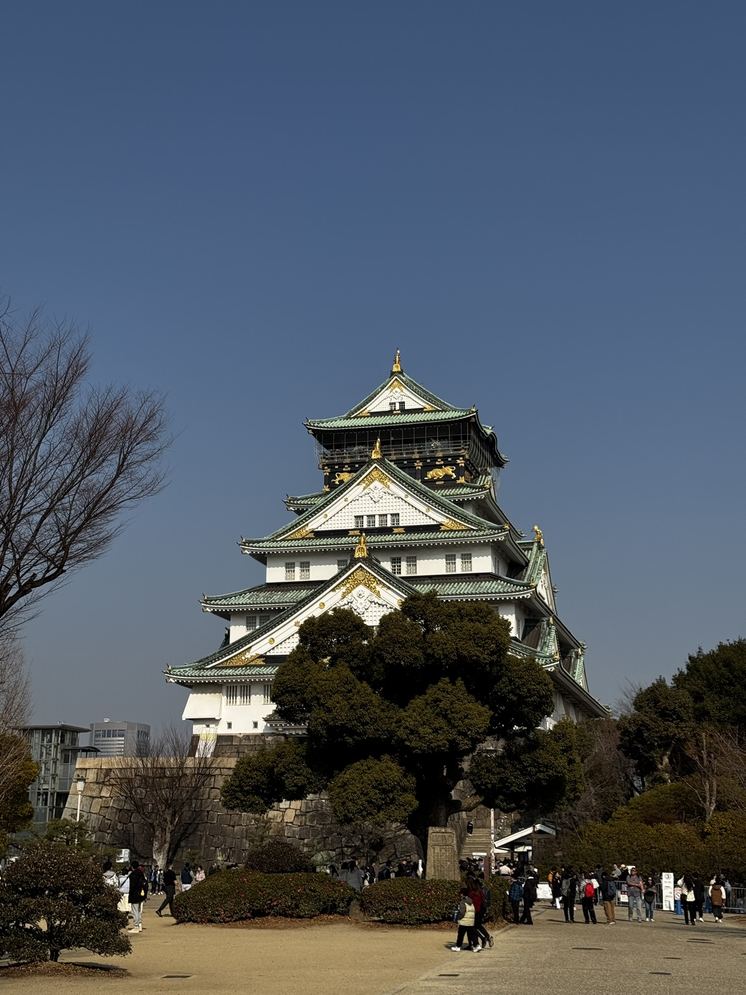 Osaka Castle under a clear blue sky